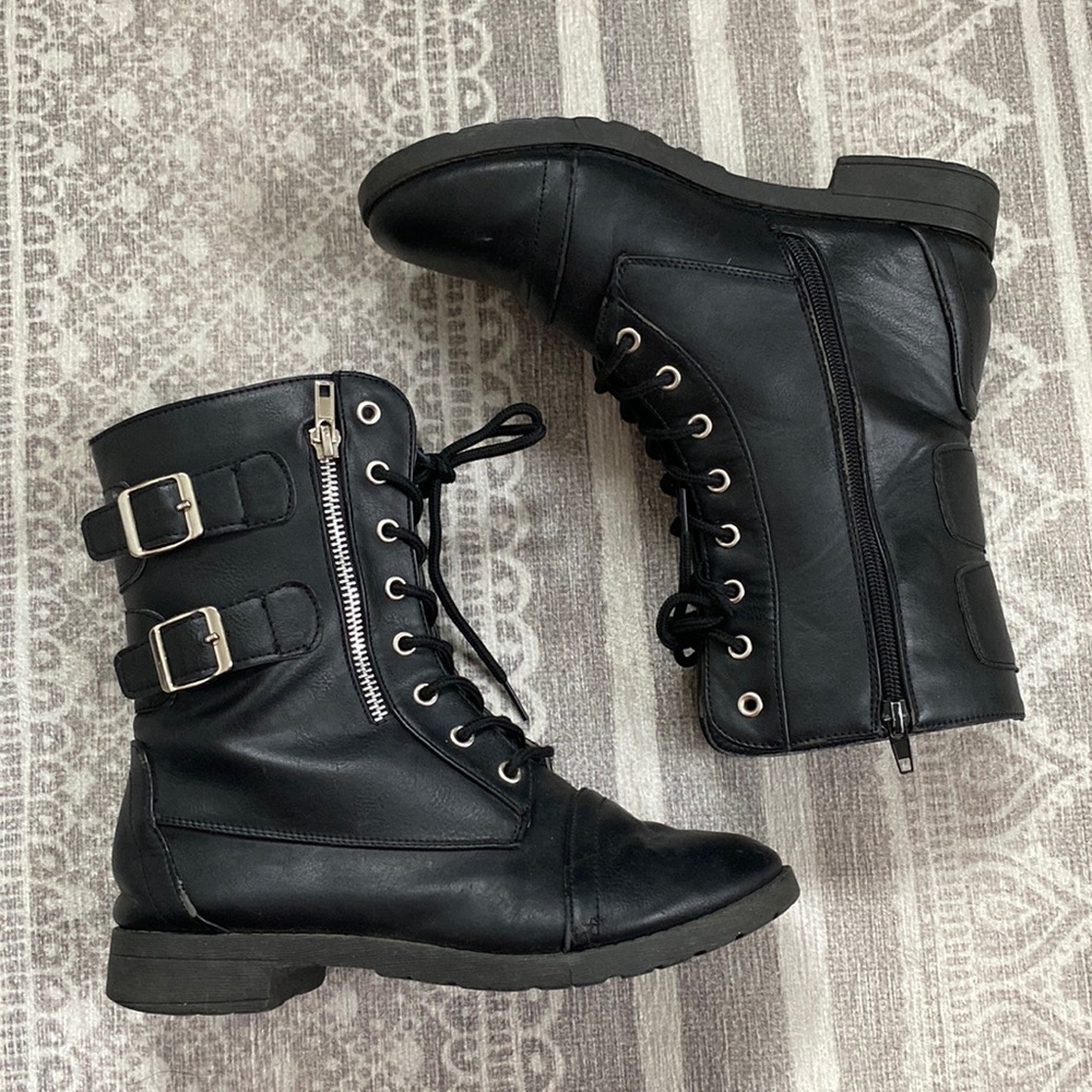 Black Combat Zipper Buckle Boot (size 7)